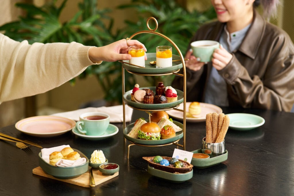The best spots for afternoon tea in Hong Kong in 2024, from beauty & fashion collabs to holiday-themed sets 27 EAST HK Conspiracy Chocolate Afternoon Tea