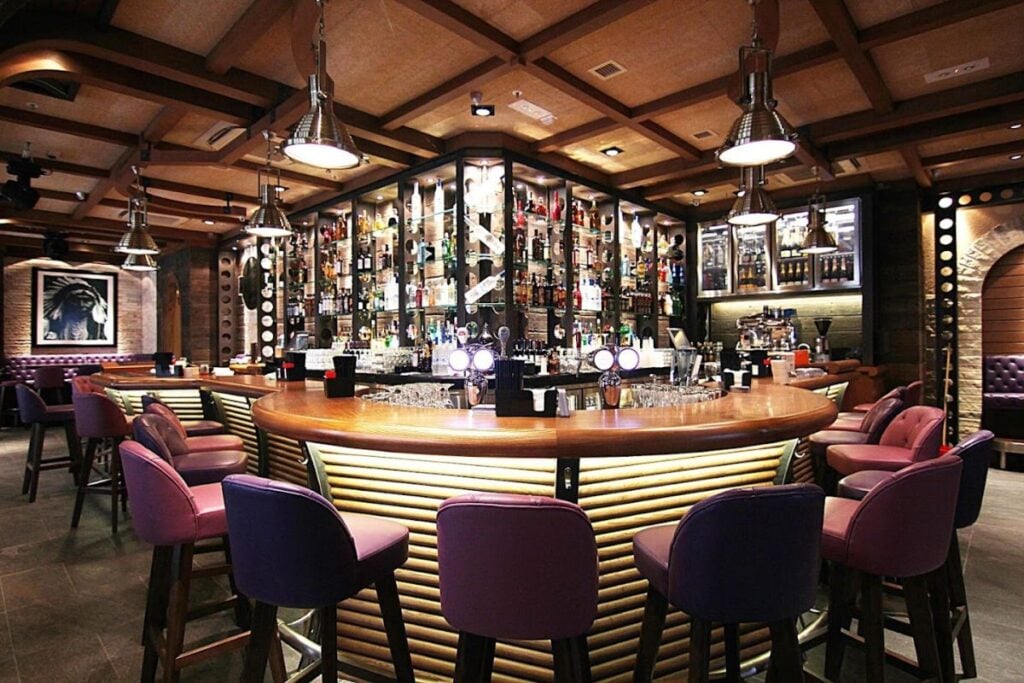 The best bars in Wan Chai, from British gastropubs to Filipino karaoke dens 4 best bars wan chai