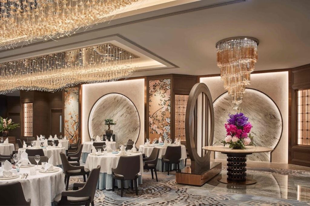 The best restaurants in Admiralty for business lunches and luxurious dinners 14 The best restaurants in Admiralty for business lunches and luxurious dining